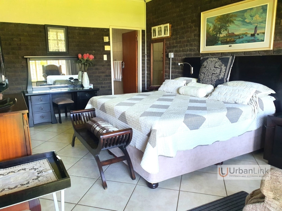 4 Bedroom Property for Sale in Safari Gardens North West